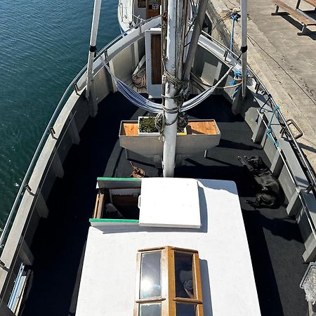 Varra Water - Unique Boat Accomodation - Bornholm - Fjaelstavn Nexo Ngoại thất bức ảnh