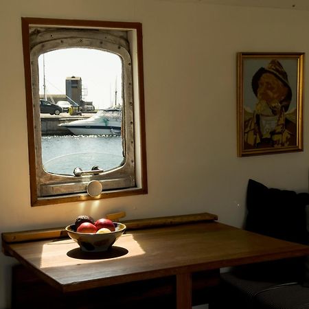 Varra Water - Unique Boat Accomodation - Bornholm - Fjaelstavn Nexo Ngoại thất bức ảnh