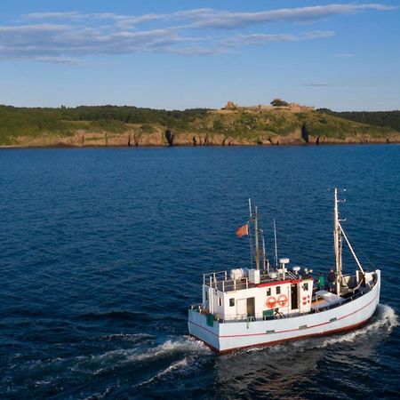 Varra Water - Unique Boat Accomodation - Bornholm - Fjaelstavn Nexo Ngoại thất bức ảnh