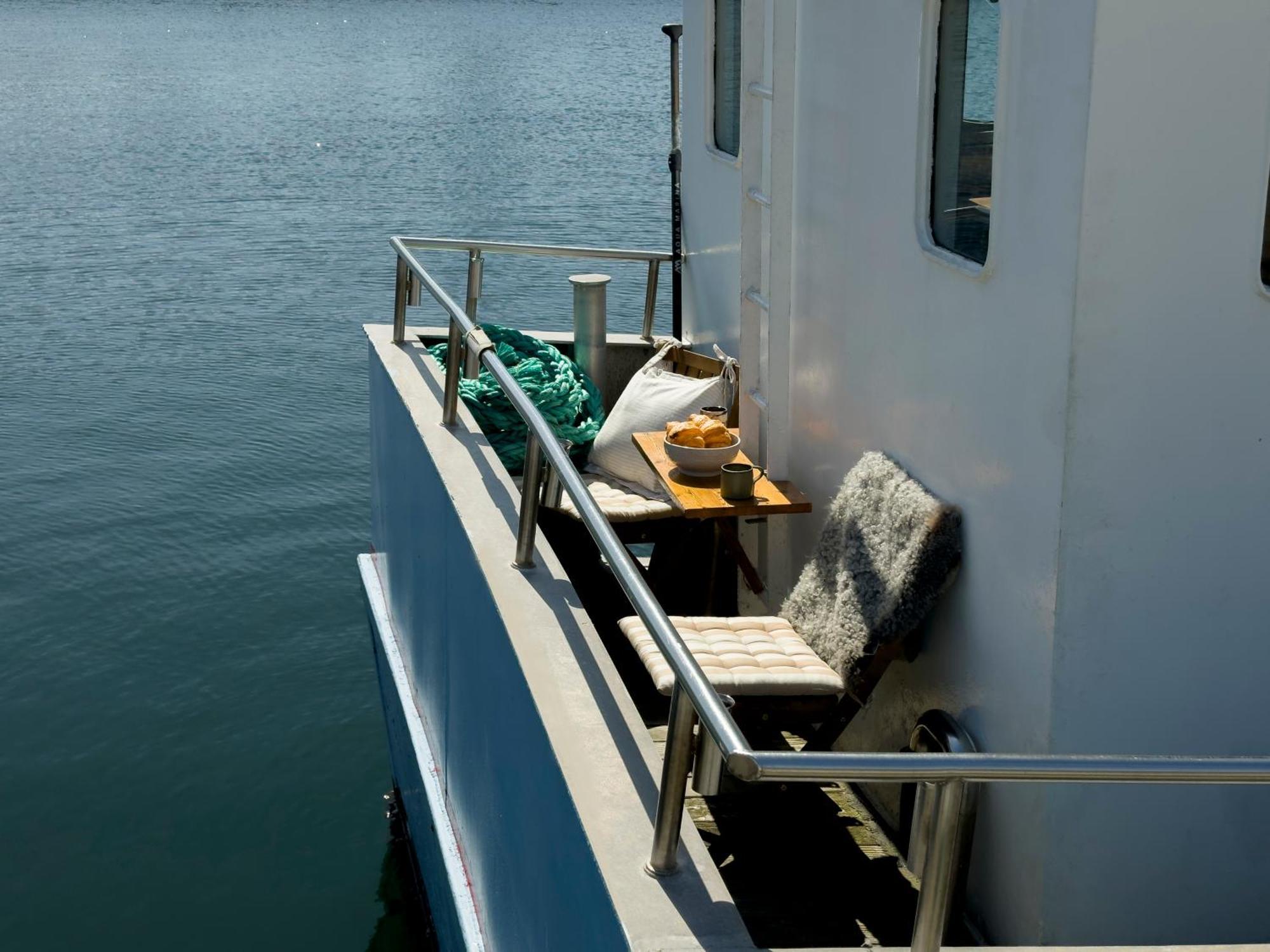 Varra Water - Unique Boat Accomodation - Bornholm - Fjaelstavn Nexo Ngoại thất bức ảnh