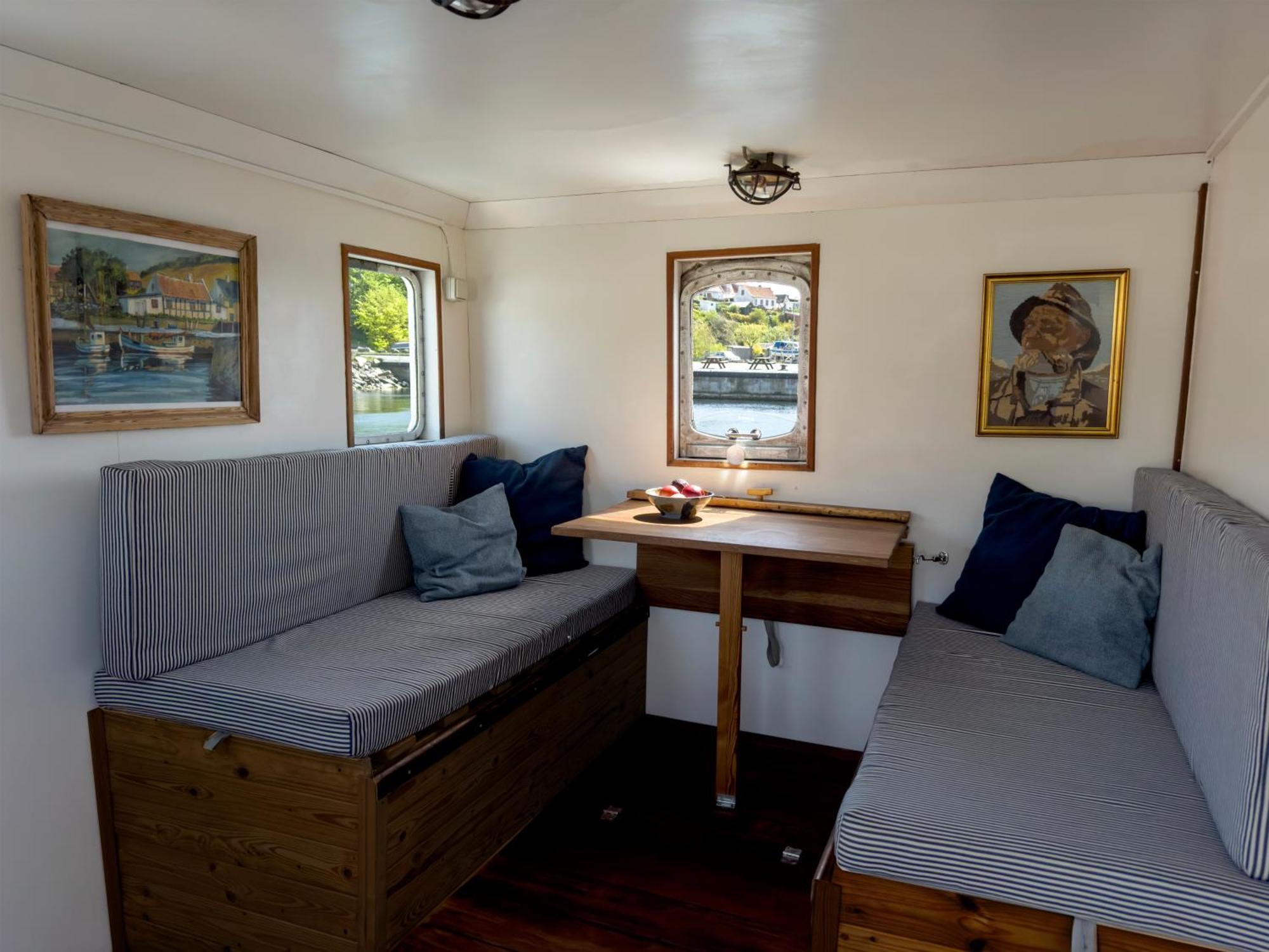 Varra Water - Unique Boat Accomodation - Bornholm - Fjaelstavn Nexo Ngoại thất bức ảnh